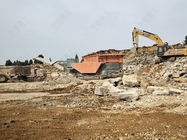 移動(dòng)破碎站工作現(xiàn)場